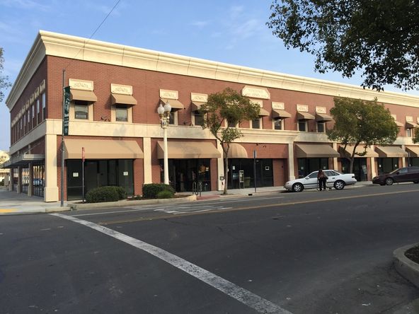Retail For Lease: 213 W 8th St, Hanford, CA 93230